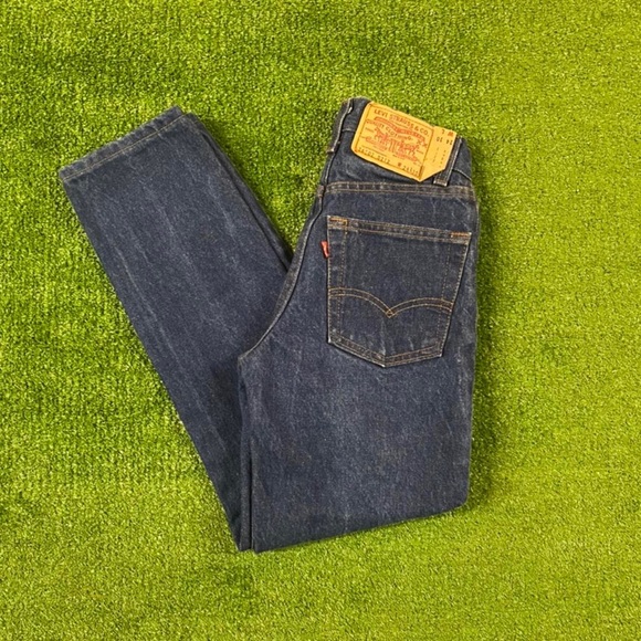 TINY Vintage 80s dark wash Levi jeans 210 cut slim fit - Picture 2 of 5